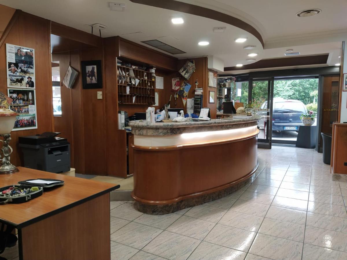 Hotel Residence Memmina Фрозиноне Екстериор снимка