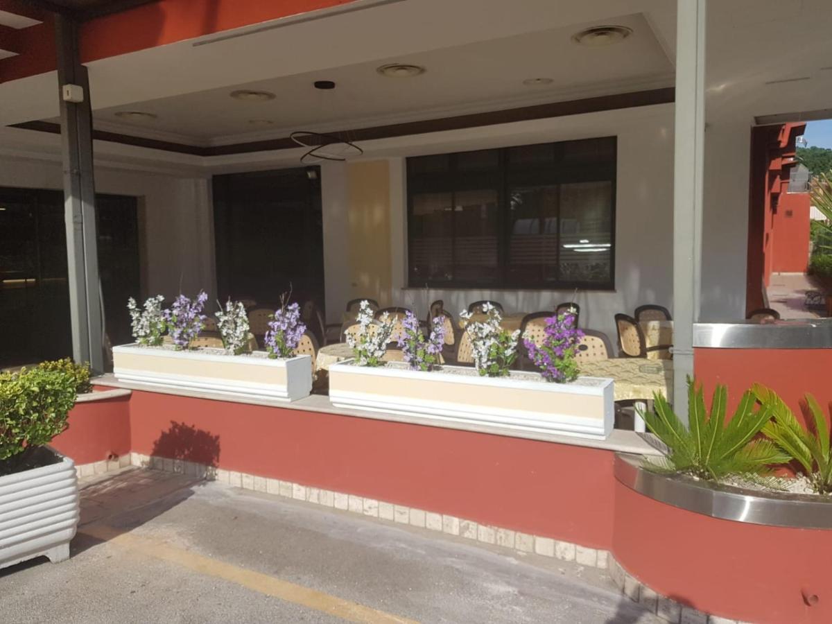 Hotel Residence Memmina Фрозиноне Екстериор снимка