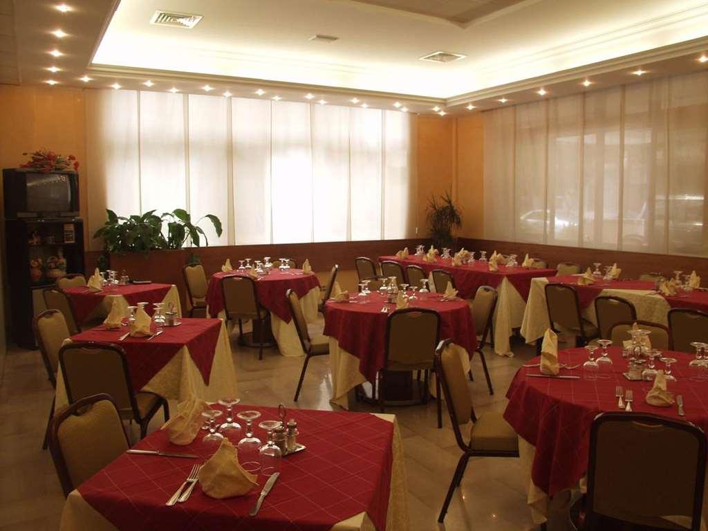 Hotel Residence Memmina Фрозиноне Ресторант снимка