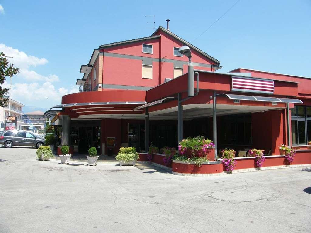 Hotel Residence Memmina Фрозиноне Екстериор снимка