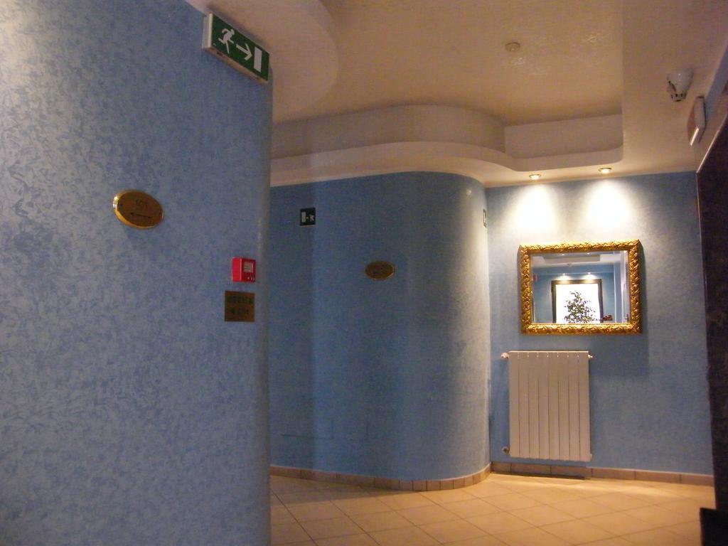 Hotel Residence Memmina Фрозиноне Стая снимка