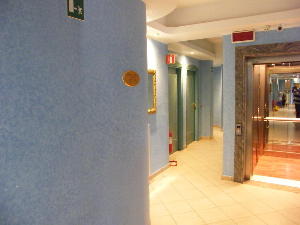 Hotel Residence Memmina Фрозиноне Екстериор снимка