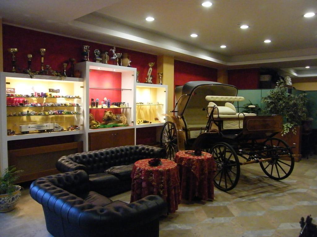 Hotel Residence Memmina Фрозиноне Екстериор снимка